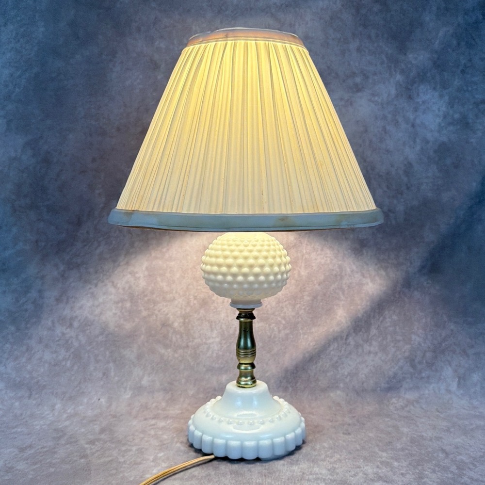 Vtg Fenton White Milk Glass Hobnail Accent Table Lamp Brass MCM Shabby Chic
